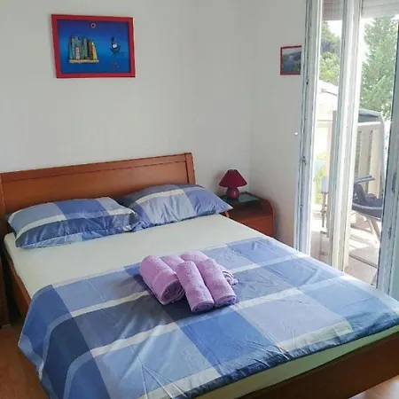 Apartment Katy - 150m From The Sea Seget Vranjica