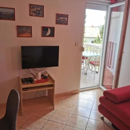 Apartment Katy - 150m From The Sea